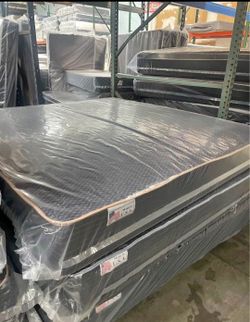 🔥🔥King Size Mattress and Box Spring 🔥🔥