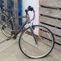 Giant hybrid Bicycle