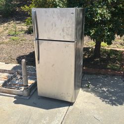 Free Fridge/freezer (doesn’t Cool)