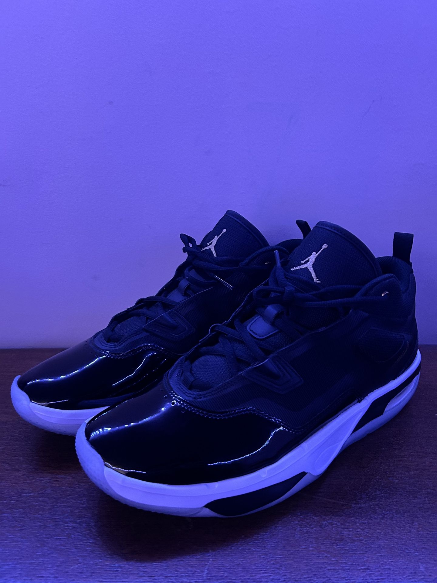 jordan stay loyal 3 black white