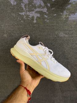 ASICS Gel-Kayano 32 running shoes.