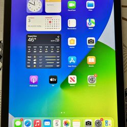iPad 5th Gen 9.7in (2018)  Model A1822 - 128gb storage