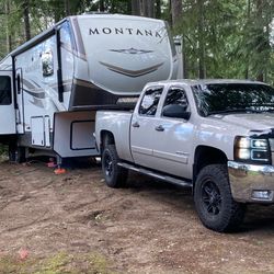 2020 Keystone Montana  3120R with generator