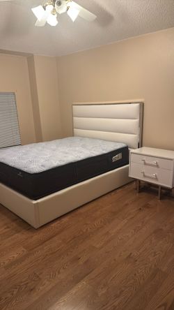 Queen Bedroom Set – Excellent Condition – $1,650 OBO