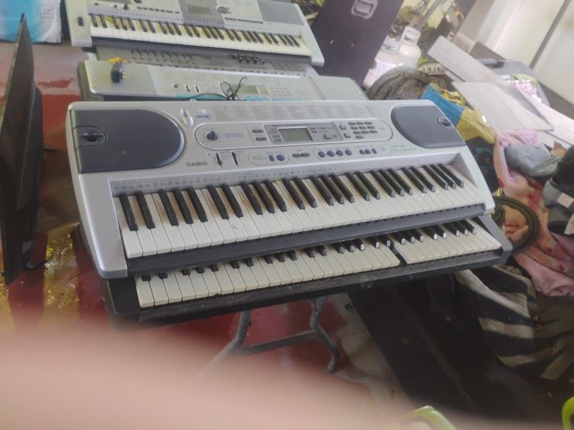 pianos