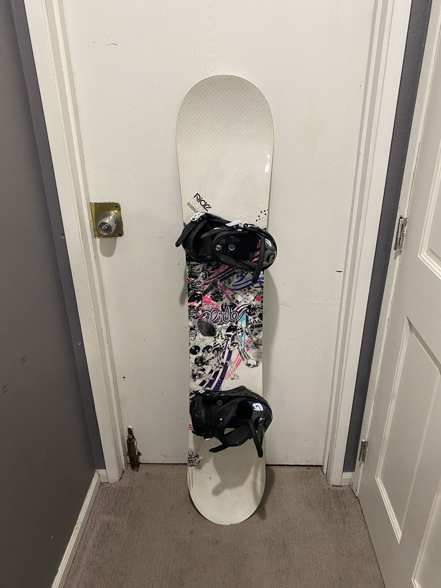Women’s Snowboard And Bindings - 147cm