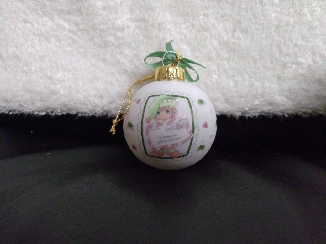 1998 Precious Moments Holiday Round Ornament I'm Sending You A Merry Christmas