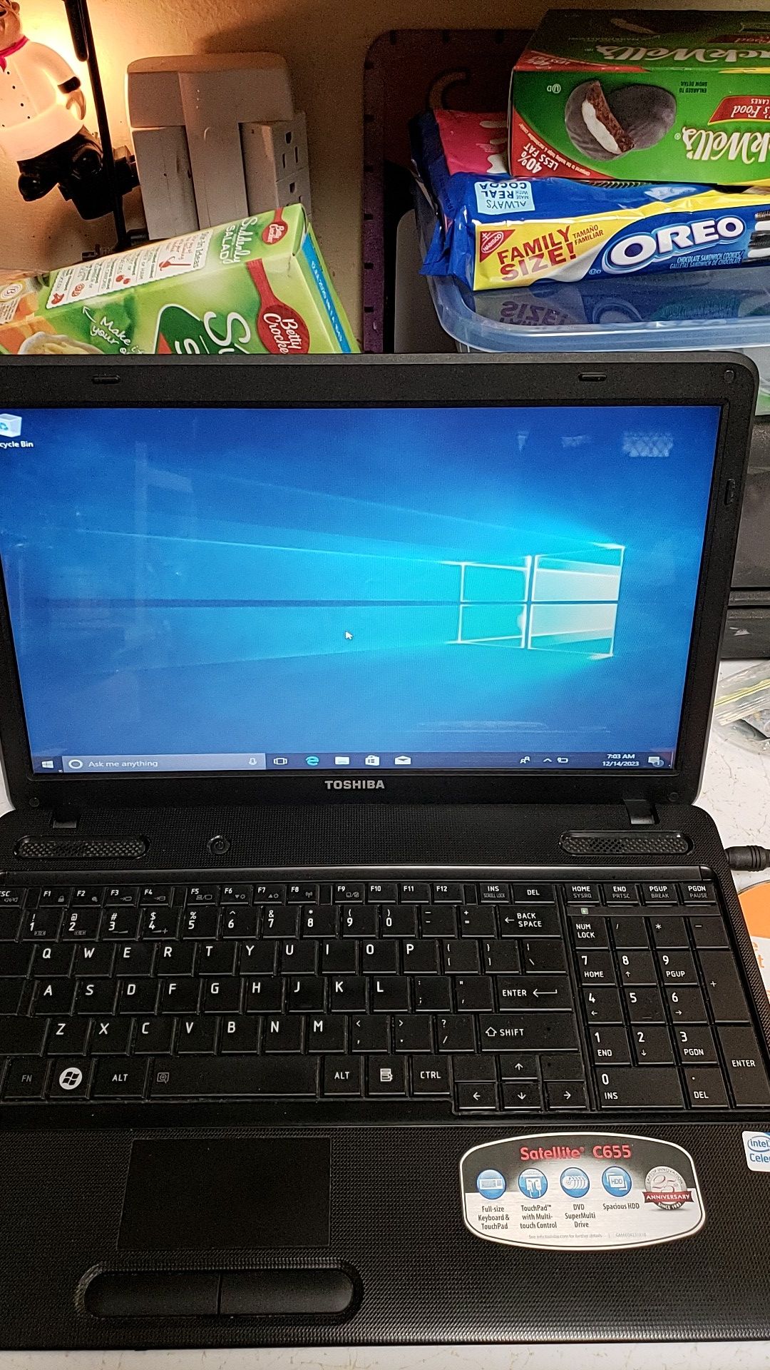 TOSHIBA WINDOWS 10 WITH CD & DVD PLAYER