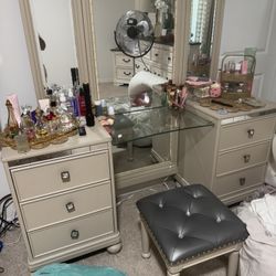 Make Up Vanity 