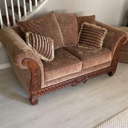 Clean Couch W Ottoman 