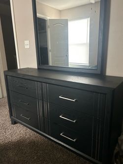 Moving need gone ASAP‼️ price negotiable