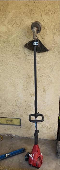 Homelite 2-Stroke Gas Weed Eater / String Trimmer - Straight Shaft