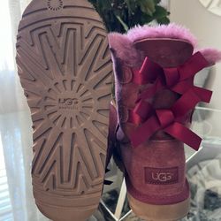 🥰 SUPER CUTE  🥰  UGG boots Size 5