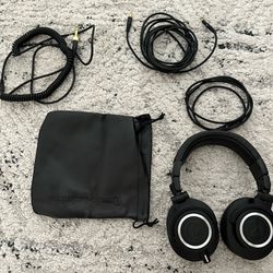 Audio Technica ATH-M50x Professional Studio Monitor Headphones
