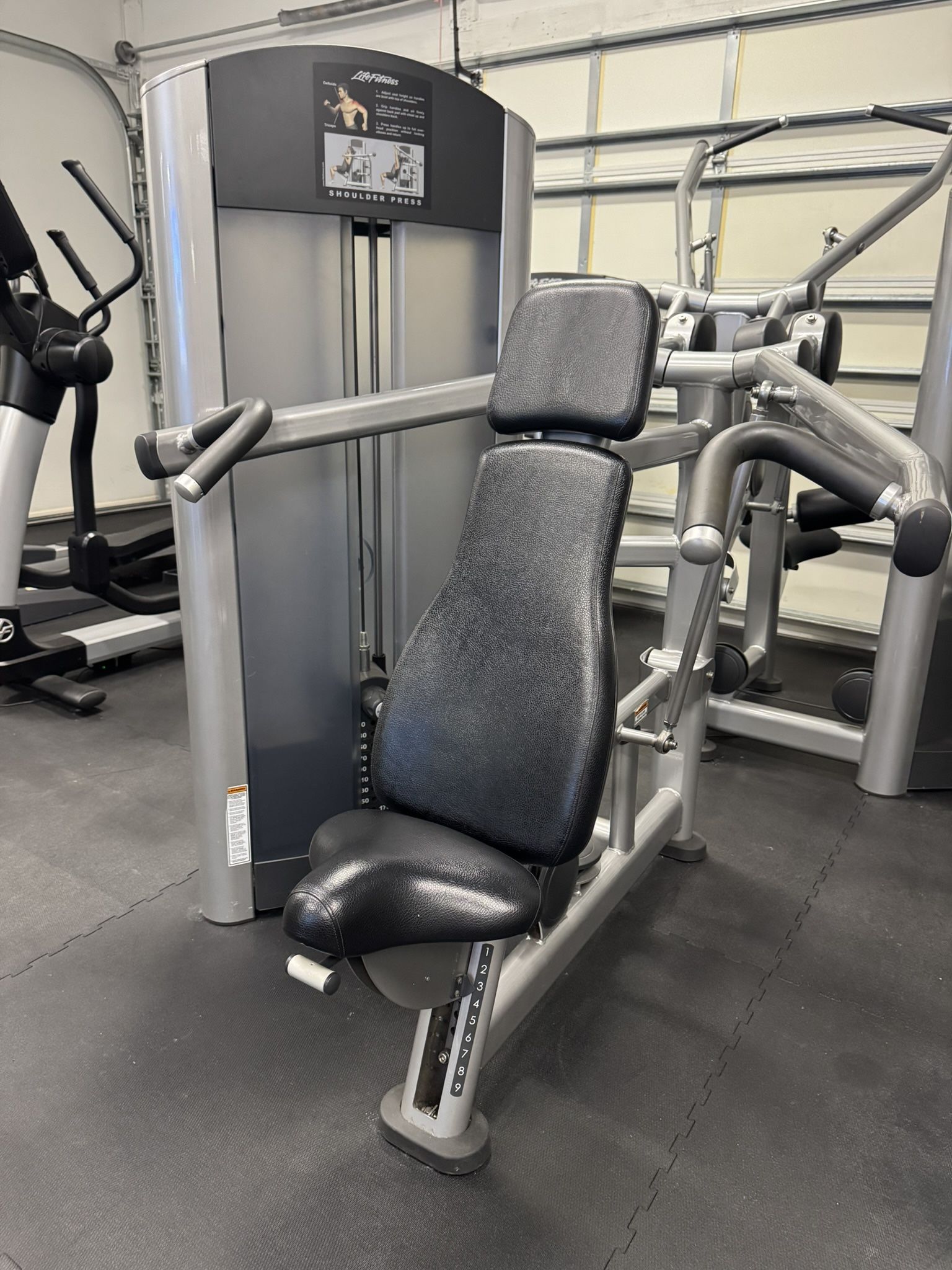 Shoulder Press Machine