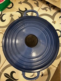 Le Creuset 5.5 qt Dutch oven