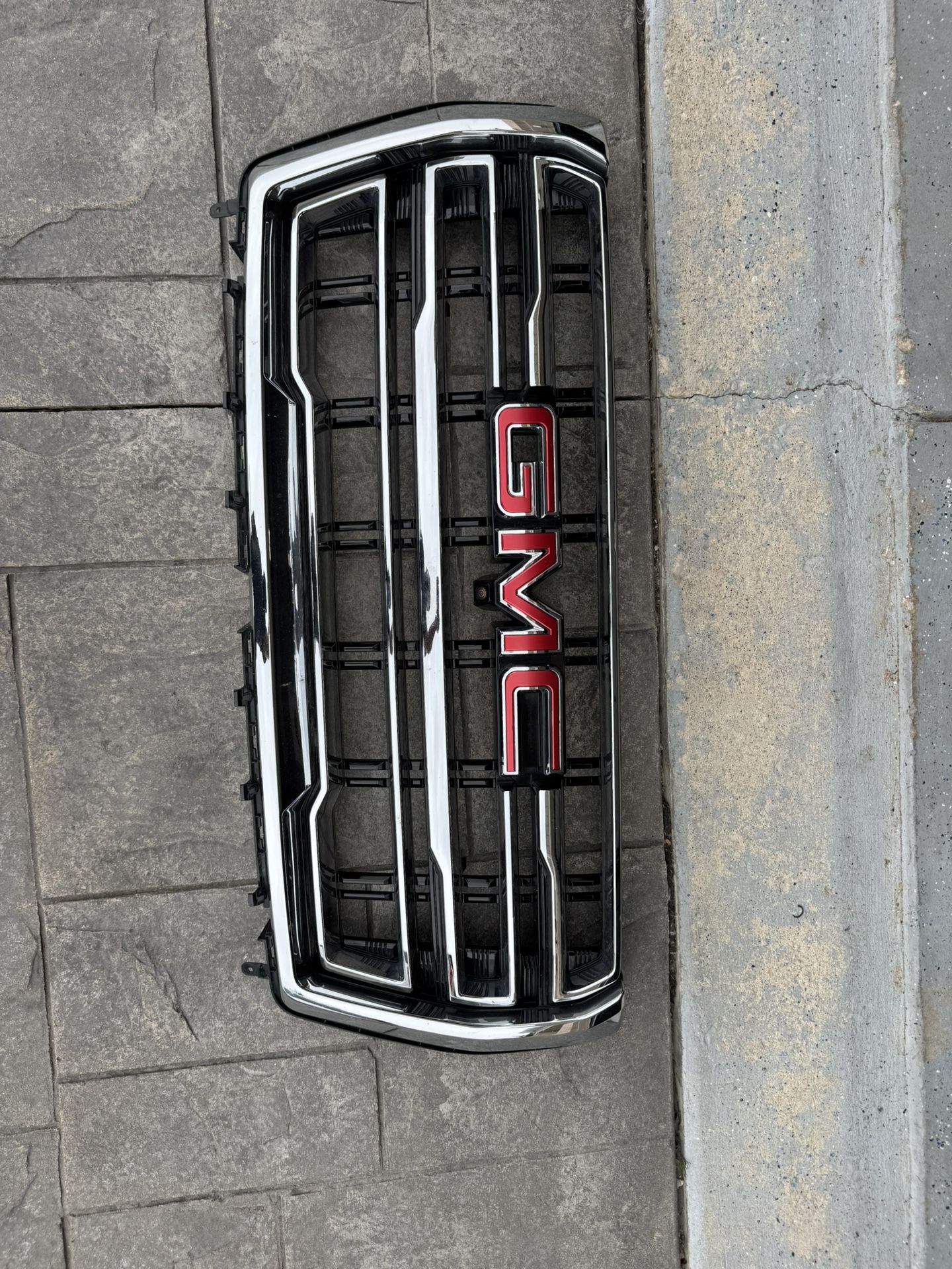 2022 GMC Yukon XL SLT Grill