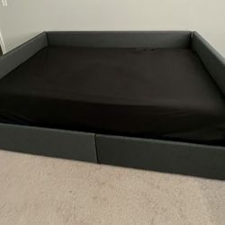 Twin Day Bed w/Drawers. Excellent Condition.