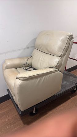 Recliner with lift