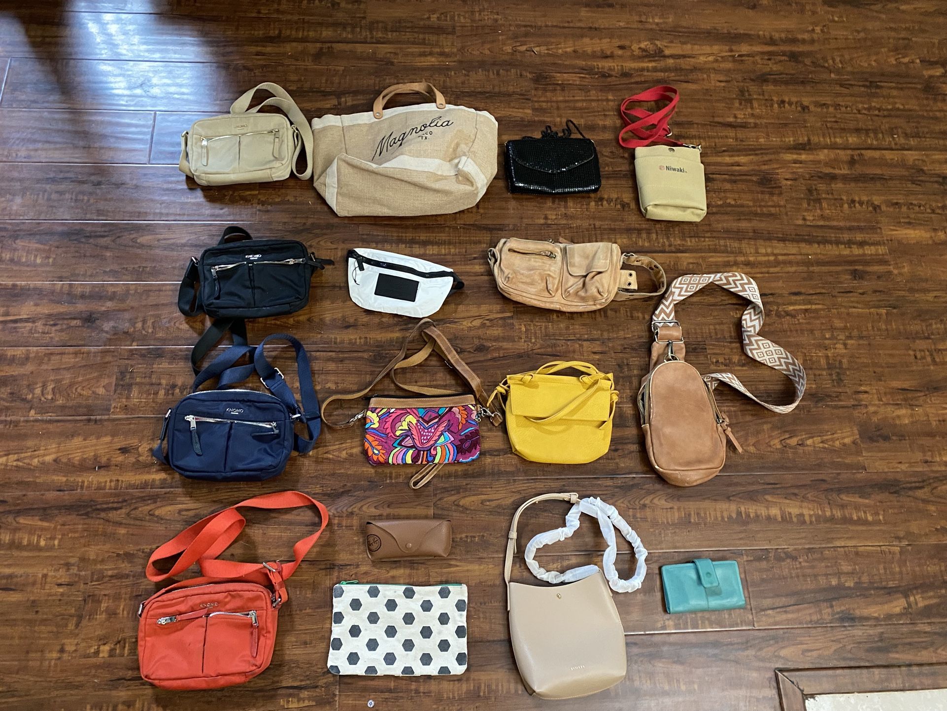 A Bunch Of Purses/handbags/wallets Etc