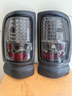 1(contact info removed) Ford Expedition taillights
