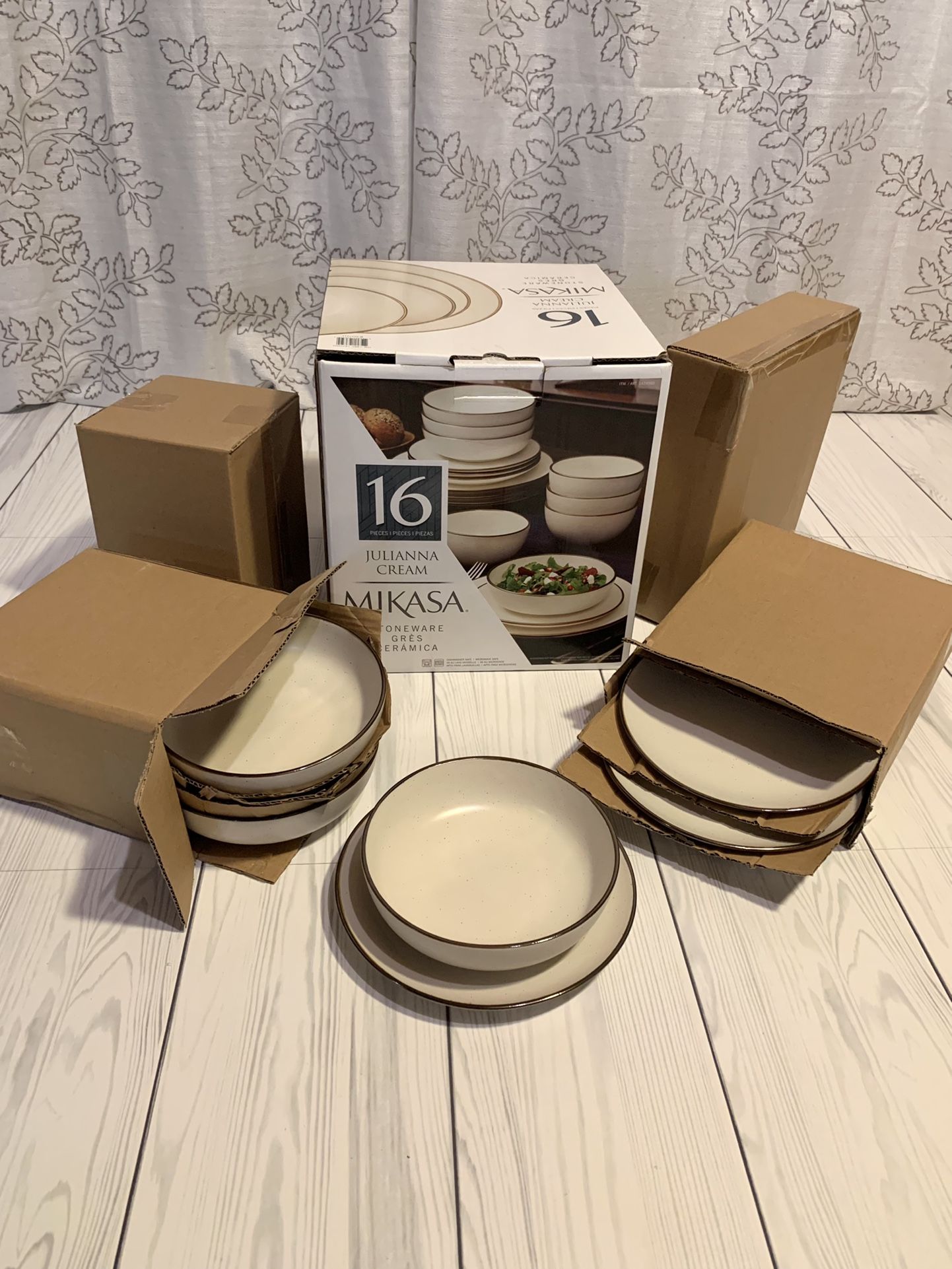 Mikasa Juliana Stoneware 16-Piece Dinnerware Set