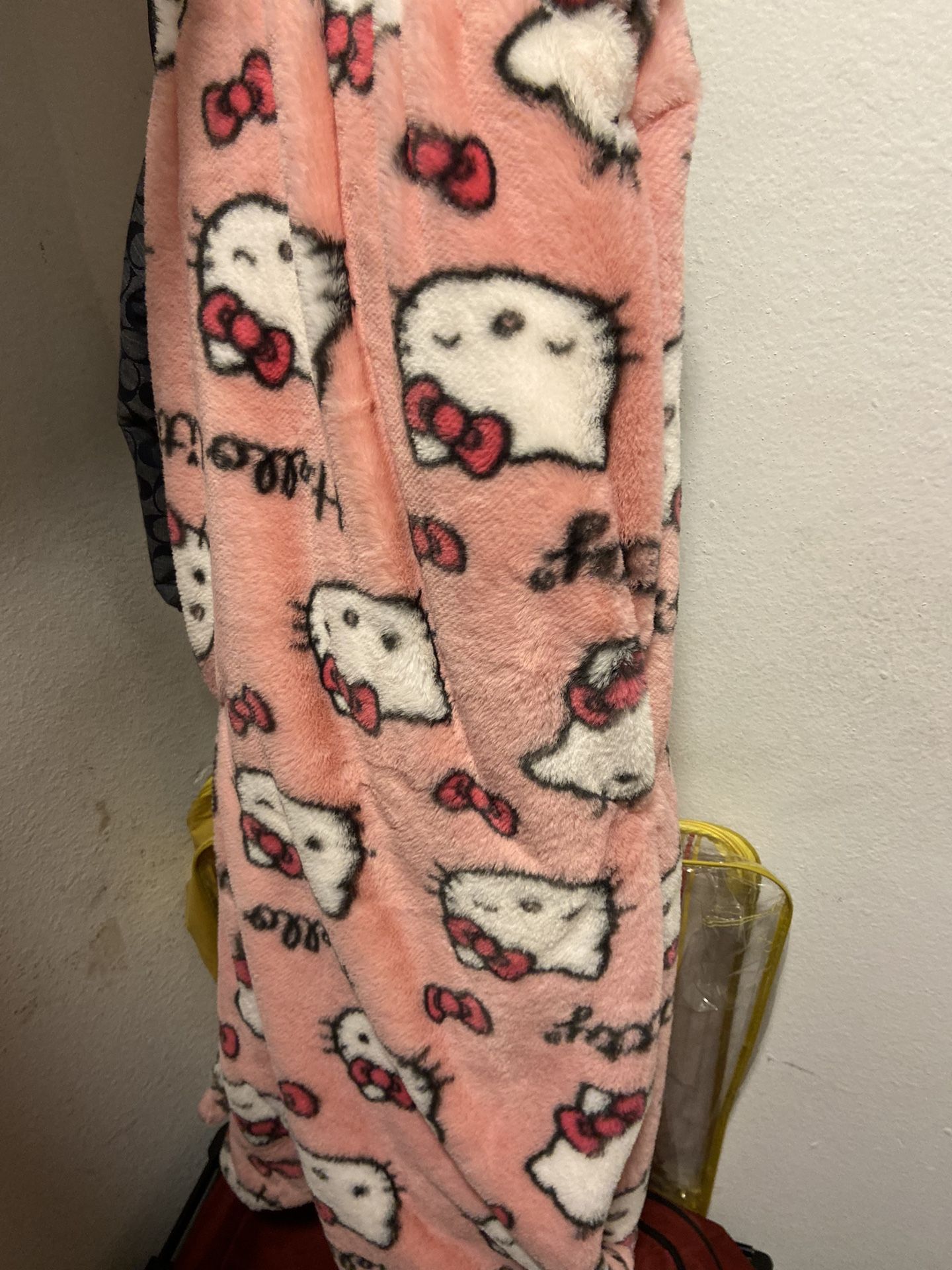 HELLO KITTY BLANKET Faux Fur Throw