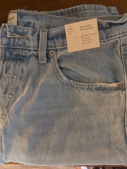 Mid Rise 90s Baggy Jeans