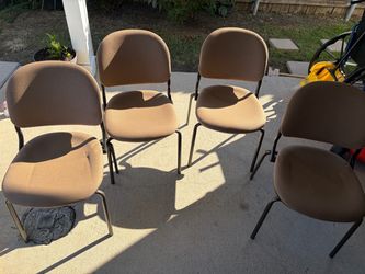 silla de comedor de hierro con tapizado de tela  iron dining chair with fabric upholstery