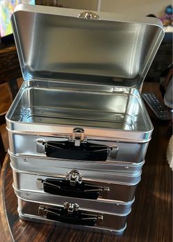 Metal containers