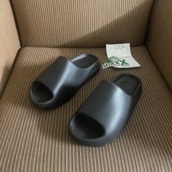 Yeezy Slides 