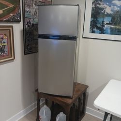 4.1cubic Fridge/freezer 