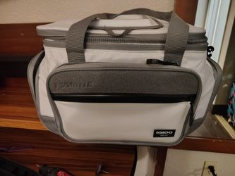 Brand new ultra lightweight and durable 30 can igloo Marine cooler