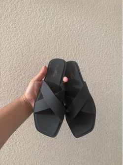 Women’s sandals size 9 new