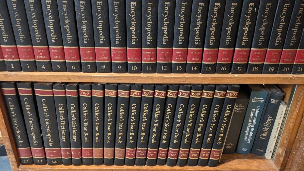 Collier's Encyclopedia, Dictionary And Year Books