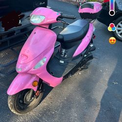 2013 Toatoa Pink Gas Scooter Very Low Miles Asking $2500