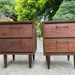 Mid Century Vintage Nightstands 
