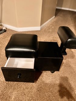 Foot nail chair