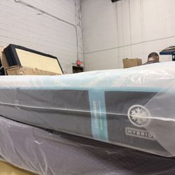 SALE 💥 KING MATTRESS TEMPURPEDIC LUXEBREEZE MEDIUM HYBRID 💥