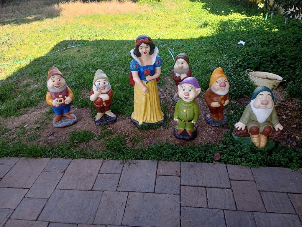 Snow White &The Seven Dwarfs Cement Statues