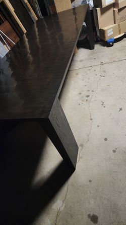 Rh    dinette table  9 feet