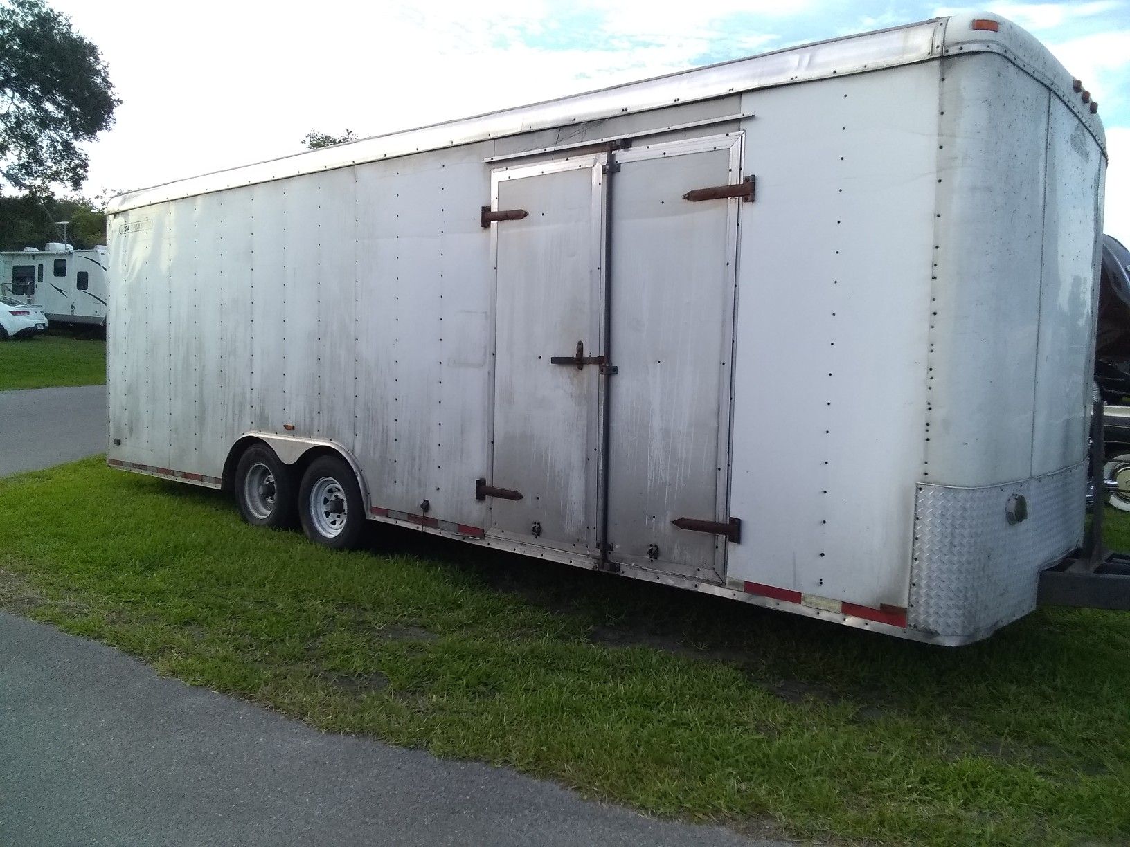 23 ft Roadmaster enclosed Trailer