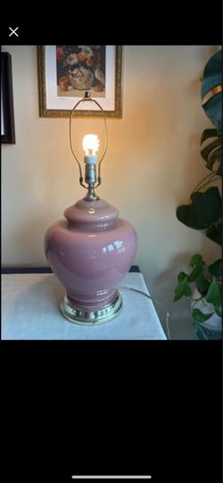 Large Vintage pink (mauve)glass lamp. A beautiful vintage large blush pink lamp.