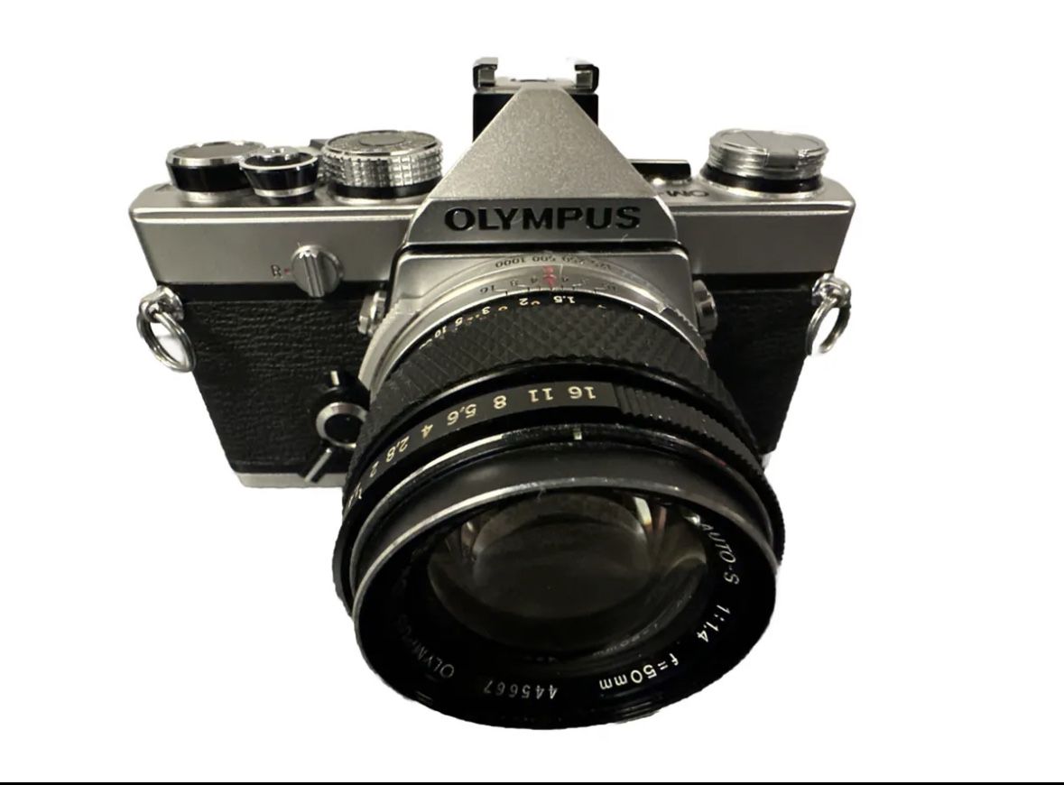 *NEAR MINT * OLYMPUS OM-1 SLR/ G Zuiko Auto-S 50mm F/1.4 Lens COMES WITH FILM