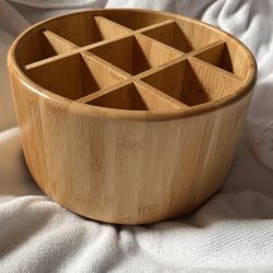 Makeup brush holder it spins