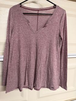 Hollister women’s Long Sleeve V-Neck Top