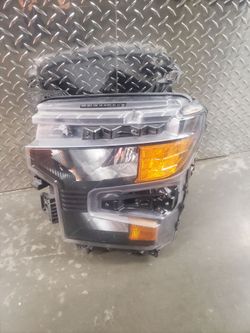 2024-2025 SILVERADO LEFT HEADLIGHT
