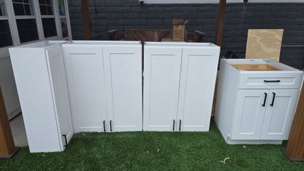 White shaker cabinets 3 wall & 1 base