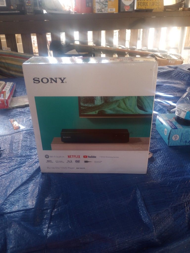 Blu-ray Disc / DVD Player Wi-Fi Built In