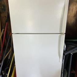 Whirlpool 21 CF Refrigerator, Awesome Condition 
